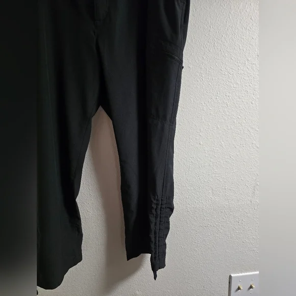 Eddie Bauer Active Capris Black - Picture 2 of 7